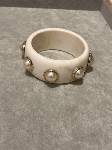 Beautiful Rome Pearl Acrylic Bangle