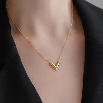 Modern and Minimal Necklace