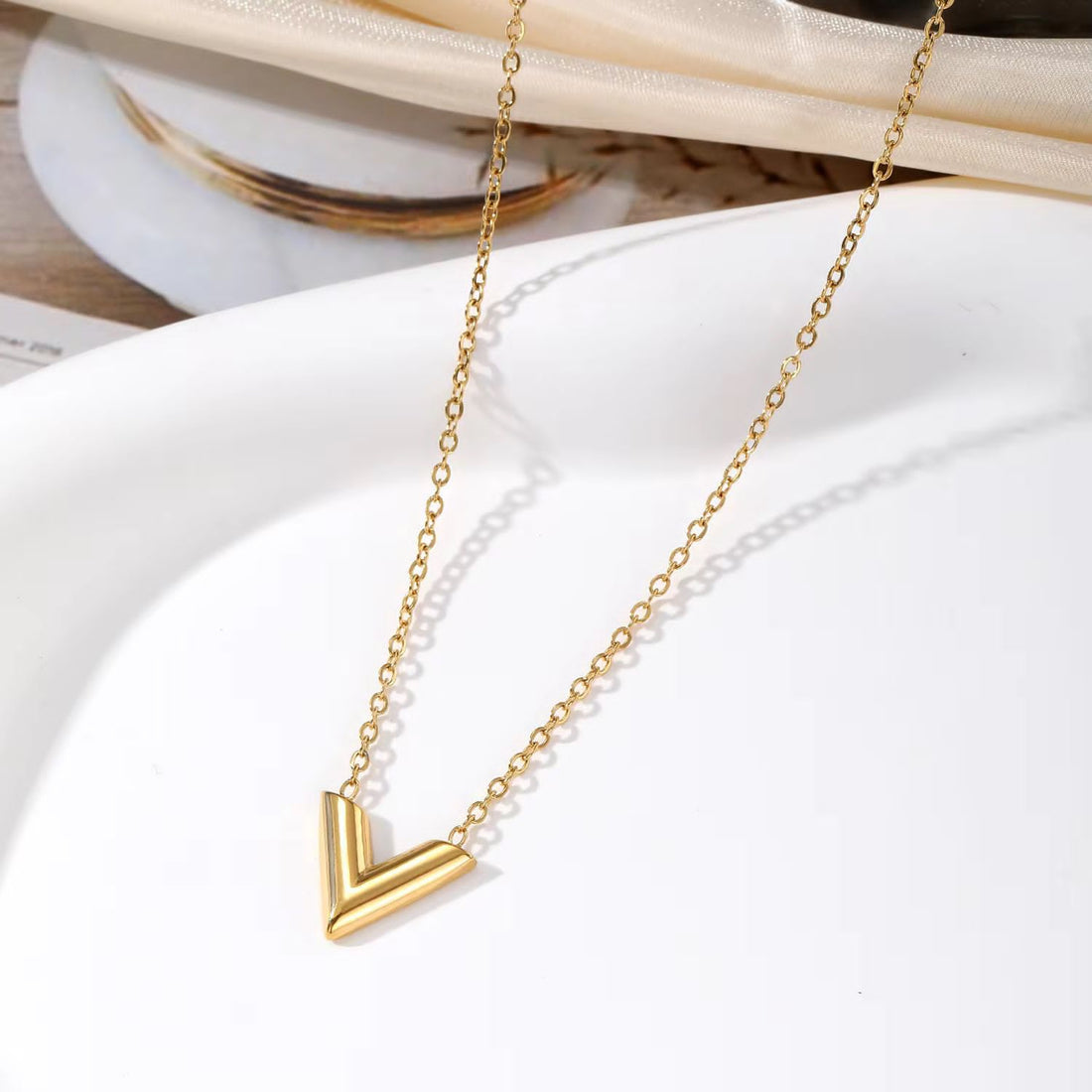 Modern and Minimal Necklace