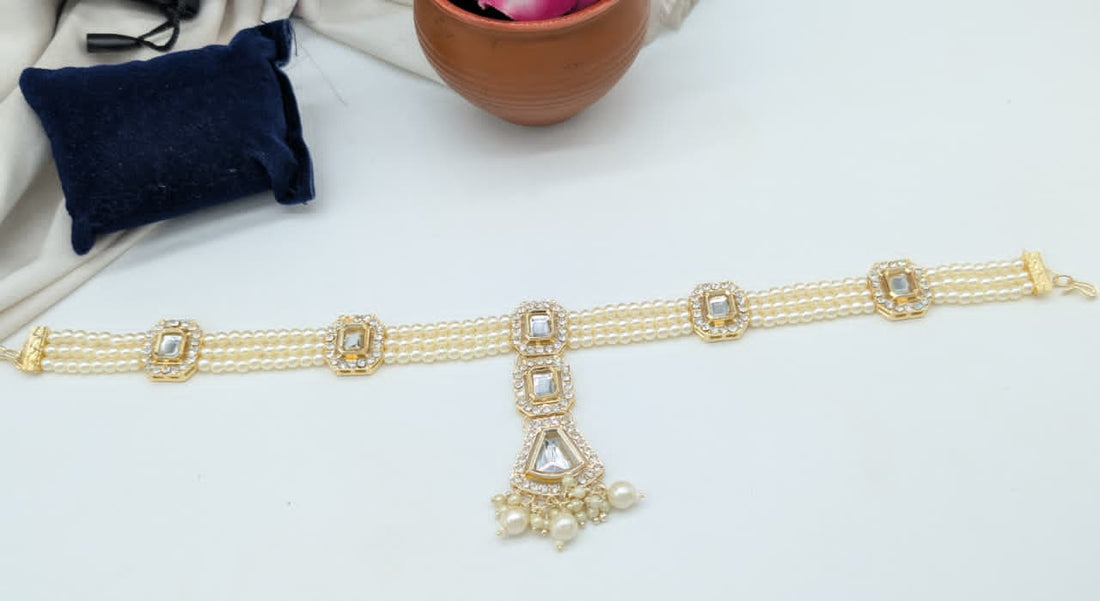 Aarohi Pearl Kundan Matha Patti